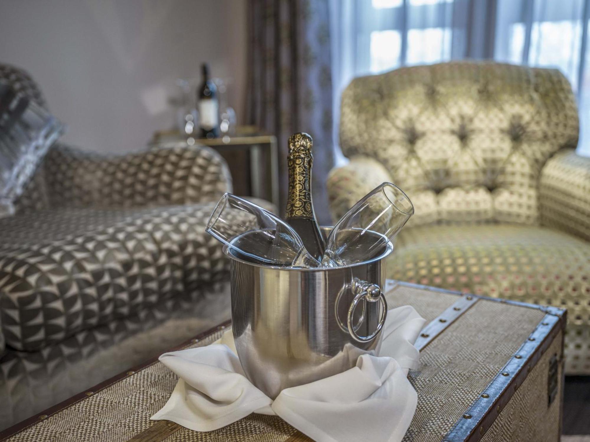 Boulevard Hotel 블랙풀 외부 사진 Champagne bucket