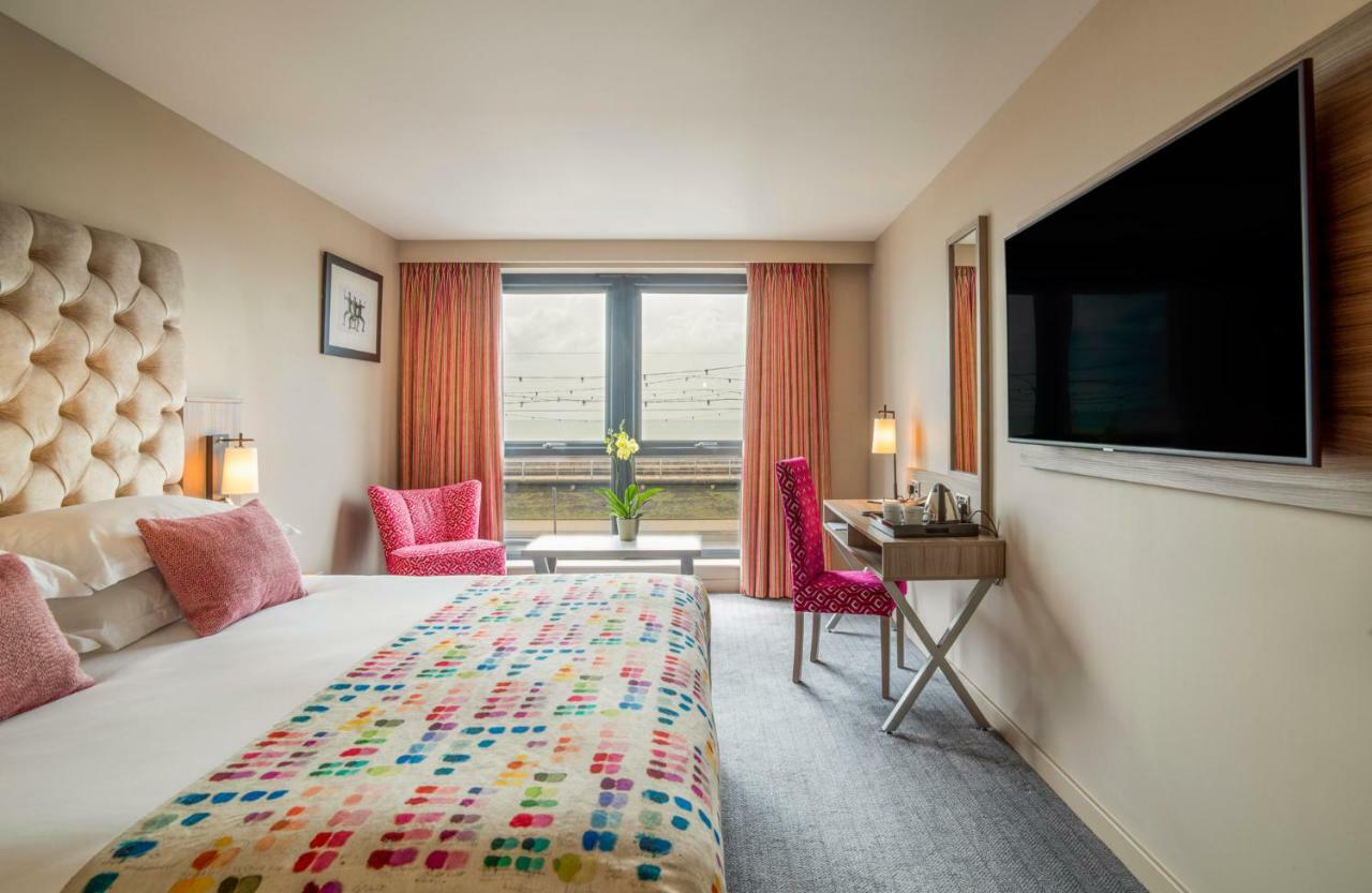 Boulevard Hotel 블랙풀 외부 사진 A room at the hotel